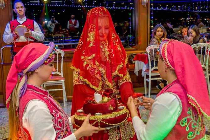 Istanbul: Bosphorus Dinner Cruise with Turkish Show - Sailing Between Europe and Asia: Why the Night View Works
