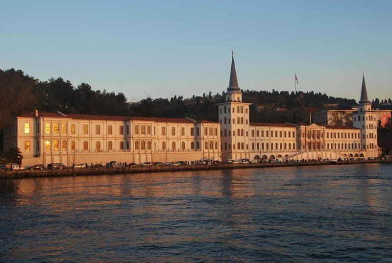 Istanbul: Bosphorus Lunch Cruise with Guide - Getting Oriented: Where the Cruise Starts and How It Flows