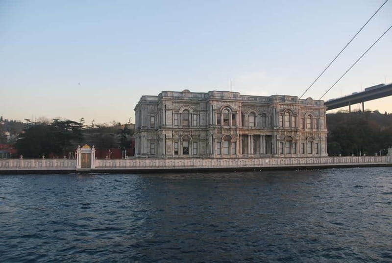 Istanbul: Bosphorus Lunch Cruise with Guide - Maiden’s Tower: Small Island, Big Story