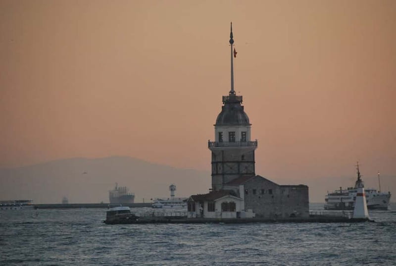 Istanbul: Bosphorus Lunch Cruise with Guide - Golden Horn First: Istanbul’s Waterfront Warm-Up