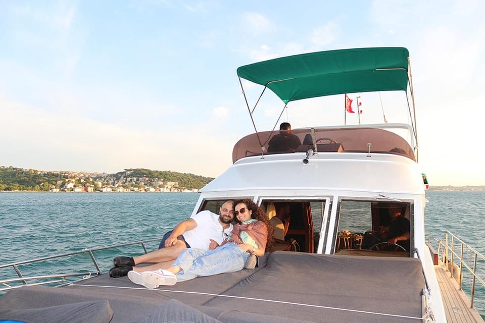 Istanbul: Bosphorus Morning or Sunset Yacht Tour with Snacks - Timing Tips: Morning vs Sunset Starts and What Changes