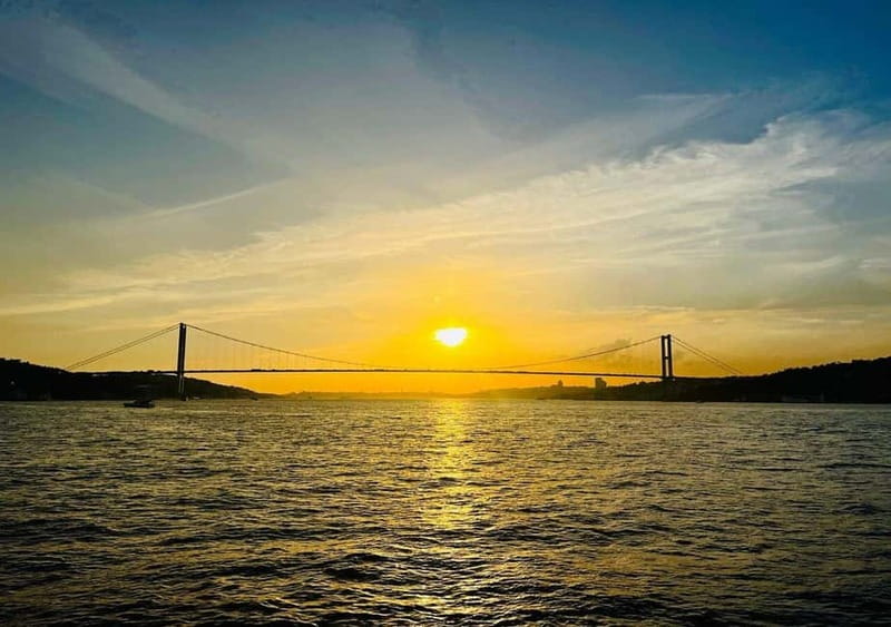 Istanbul: Bosphorus Private Guided Yacht Cruise with Snacks - The real value: private guide + waterfront food + major sights in one go