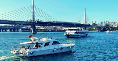 İstanbul: Bosphorus Private Yacht Cruise with Tea and Coffee - Meeting Point at Galata and the Golden Horn: Simple but Not Hard
