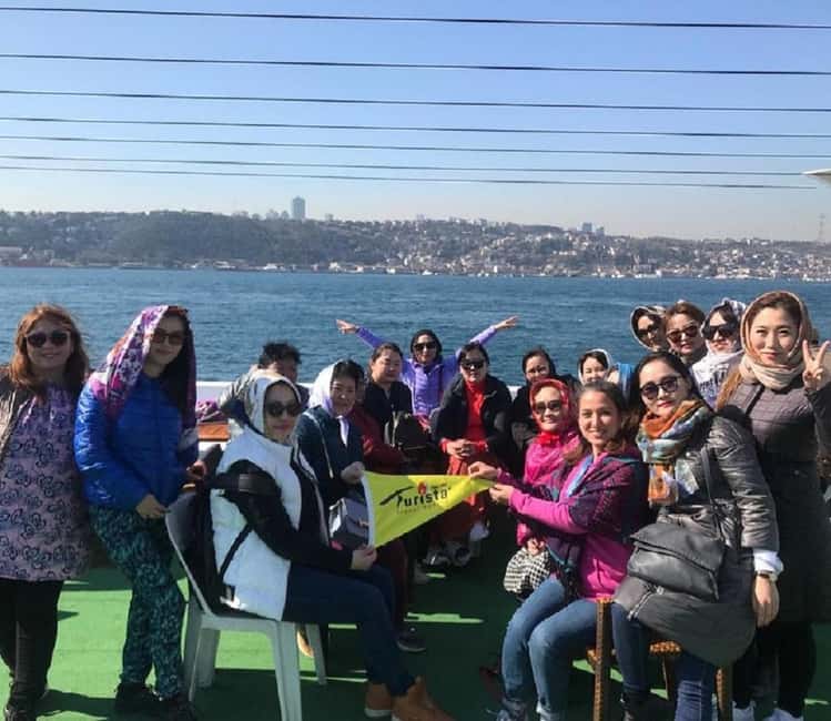 Istanbul: Bosphorus Sightseeing Boat Tour with Guide - Key highlights you will care about