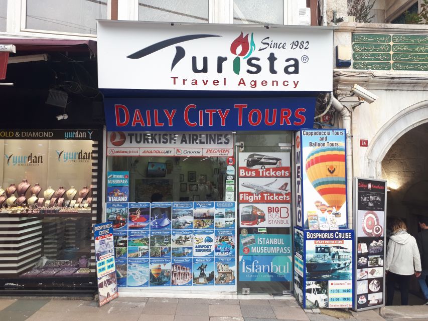 Istanbul: Bosphorus Sightseeing Boat Tour with Guide - English guide commentary and Q&A: why it boosts the value