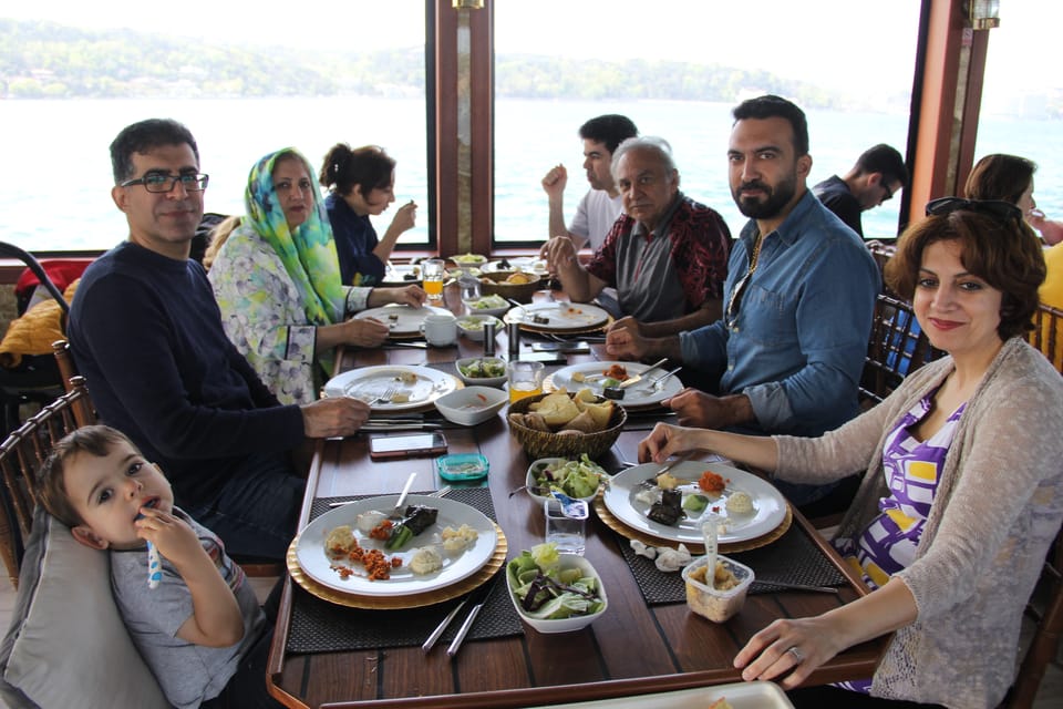 Istanbul: Bosphorus Strait and Black Sea Lunch Cruise - Anadolu Kavağı: One Hour, Old Fort Ruins, and Sea Views