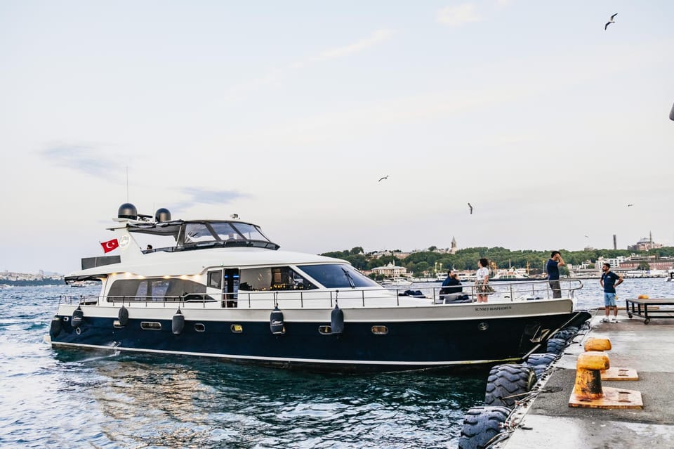 Istanbul: Bosphorus Sunset Cruise on a Luxury Yacht - Why a Bosphorus sunset cruise beats almost any land plan