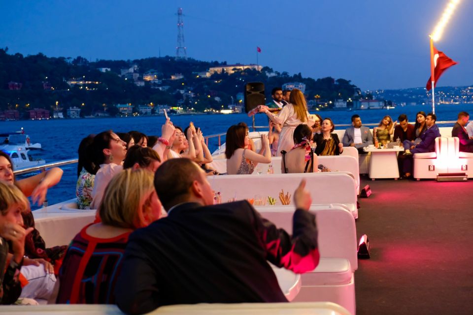 Istanbul: Bosphorus Sunset Cruise with Dinner - Getting started at Kabataş Vapur İskelesi (and finding the right boat)
