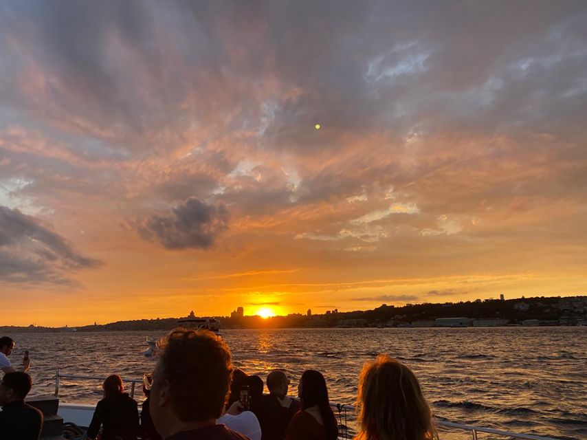 Istanbul: Bosphorus Sunset Cruise with Snacks and Wine - Ortaköy Mosque and the Strait’s Iconic Middle Moments
