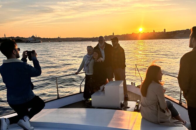 Istanbul Bosphorus Sunset Yacht Cruise - The meeting point at Kabataş: quick and straightforward