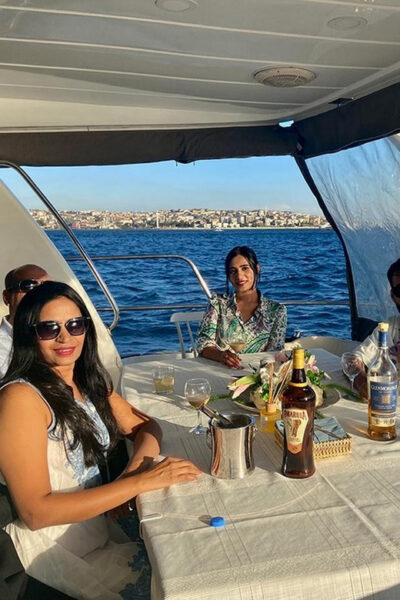 Istanbul: Bosphorus Yacht Cruise at Sunset with Snacks - The Route: From Dolmabahçe to Maiden’s Tower (Plus Bridges and Fortresses)