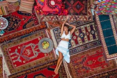 Istanbul Carpet Weaving Workshop & Carpet Gallery Tour - Welcome in the showroom: tea, coffee, or wine before the craft lesson