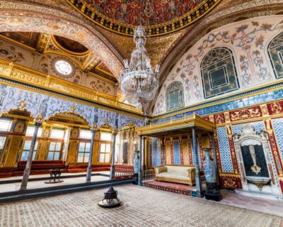 Istanbul City Walk: Blue Mosque, Old Town & Hippodrome - Alman Çeşmesi: Starting at the German Fountain (and Why That Matters)