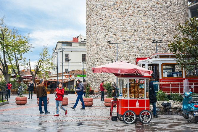 Istanbul City Walk: Galata Tower, Istiklal Street & Karaköy - İBB Casa Botter and the school stop: small pauses with big context value