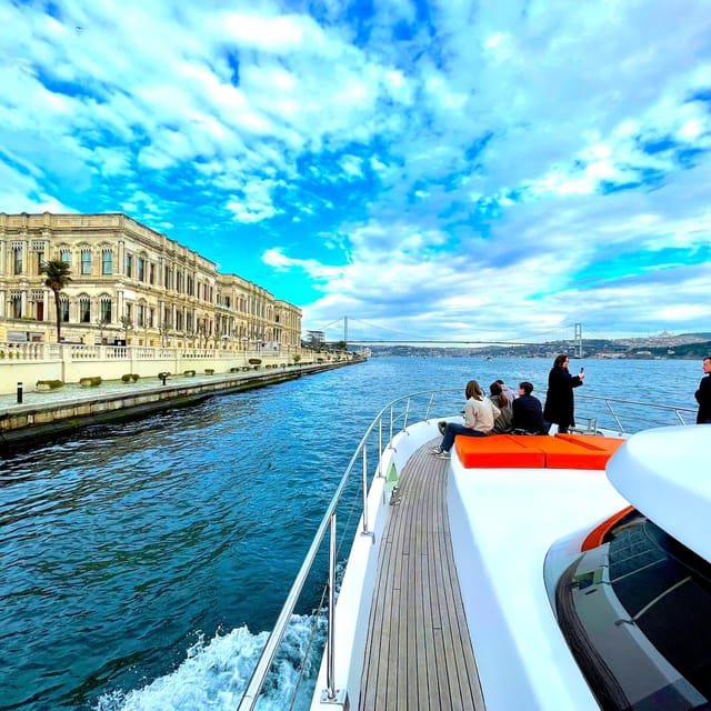 Istanbul: Daytime Bosphorus Yacht Cruise with Fruit & Snacks - Snacks, Tea, Coffee, Fruit, and Mini Pizza: The Food Situation on Board