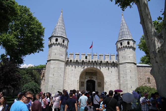 Istanbul Delights: A Journey Through Flavor and History - Blue Mosque: Ottoman Tiles, Light, and a Real Sense of Scale