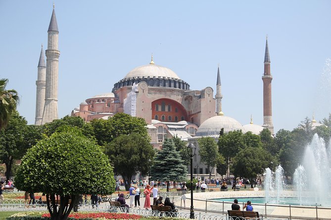 Istanbul Delights: A Journey Through Flavor and History - Ayasofya (Hagia Sophia): A Monument That Changed Religions and Still Looks Complete