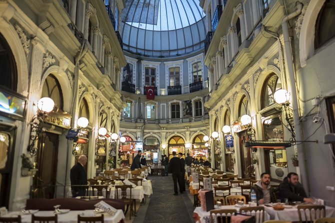 Istanbul Evening Food Tour: The Best Bites of Taksim and Karaköy - The guide experience: how the best ones connect food to the city