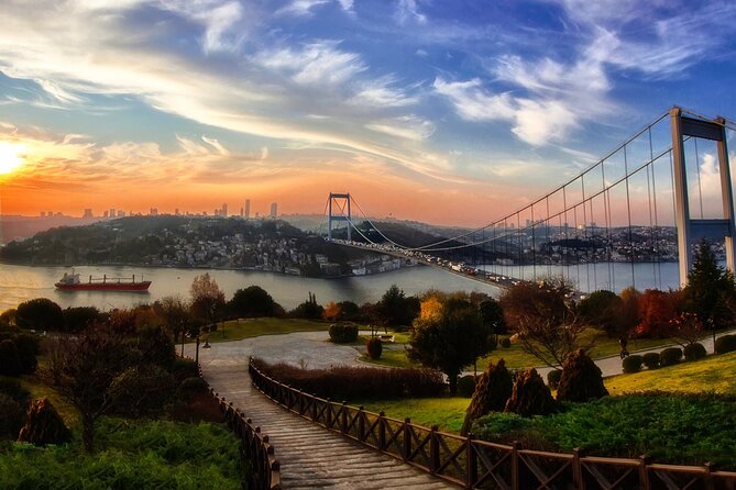 Istanbul Food Escape : Ferry to the Flavors of the Asian Side - Tarihi Çınaraltı in Çengelköy: Street-Food-Style Finale by the Sea