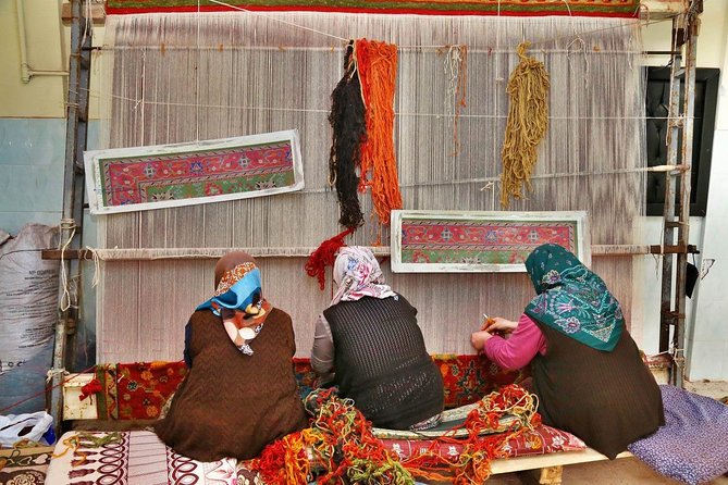Istanbul Grand Bazaar and Egyptian Bazaar Shopping Tour - Sultanahmet Square: a quick old-city reset