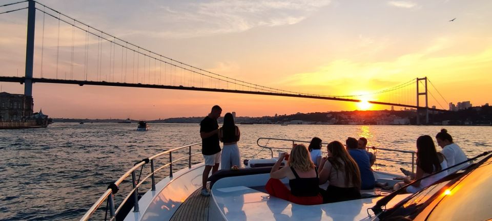 Istanbul: Guided Old City Tour and Bosphorus Sunset Cruise - Bosphorus Sunset Cruise on a Luxury Yacht: Where the Day Pays Off
