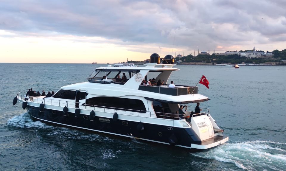 Istanbul: Guided Old City Tour and Bosphorus Sunset Cruise - Topkapi Palace: Following the Footsteps of Power