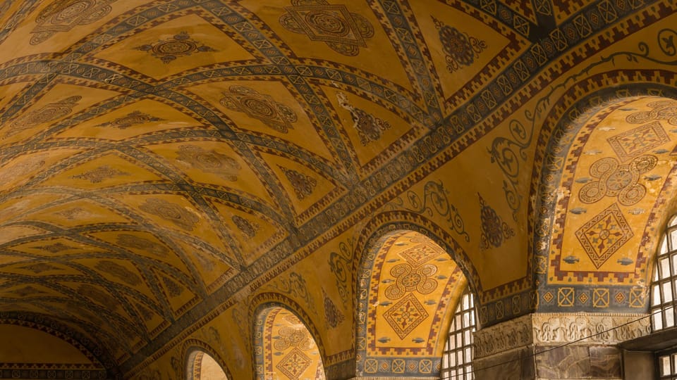 Istanbul: Hagia Sophia Guided Tour with Expert Guide - Inside Hagia Sophia: storytelling that connects eras to the building