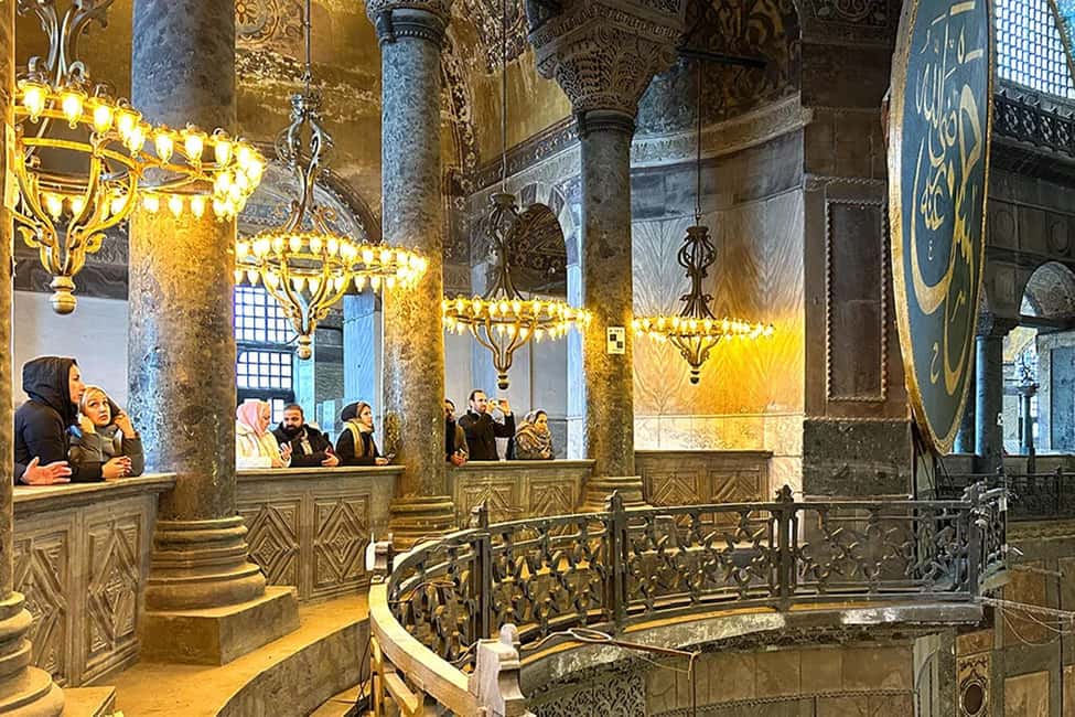 Istanbul: Hagia Sophia Tour with Skip-the-Line Entry Ticket - Passing Sultan Ahmed Mosque: a smart photo and orientation pause