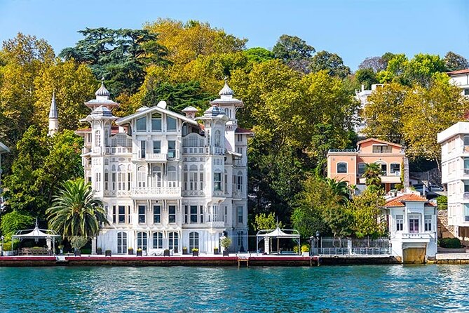 Istanbul Highlights Bosphorus Stops 1 +2 (Europe + Asia) - Bosphorus boat cruise: the best photo route in Istanbul