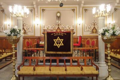 Istanbul: Jewish District 3-Hour Walking Tour - Meeting at Galatasaray High School and walking Istiklal Street