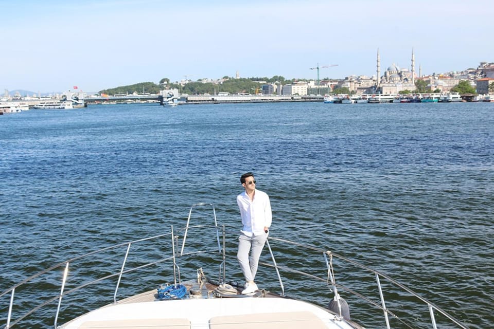 Istanbul: Luxury Yacht Tour at Sunset w Snacks - Quick takeaways before you go