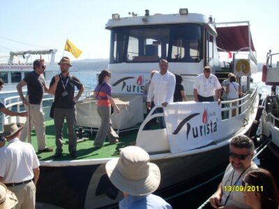 Istanbul: Morning Bosphorus Boat Tour with Spice Bazaar - Spotting the big names along the shoreline (without needing an Istanbul encyclopedia)
