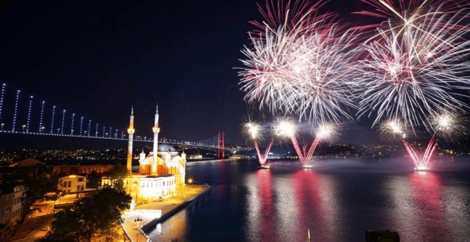Istanbul: New Year's Eve Bosphorus Dinner Cruise Party 2026 - The Bosphorus route: palaces, castles, bridges, and the best waterfront moments