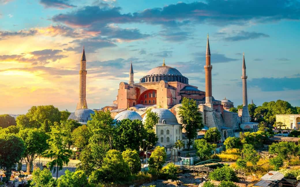 Istanbul: Old City And Bosphorus Bus Tour with Lunch - Lunch with a city view: included, but still choose wisely