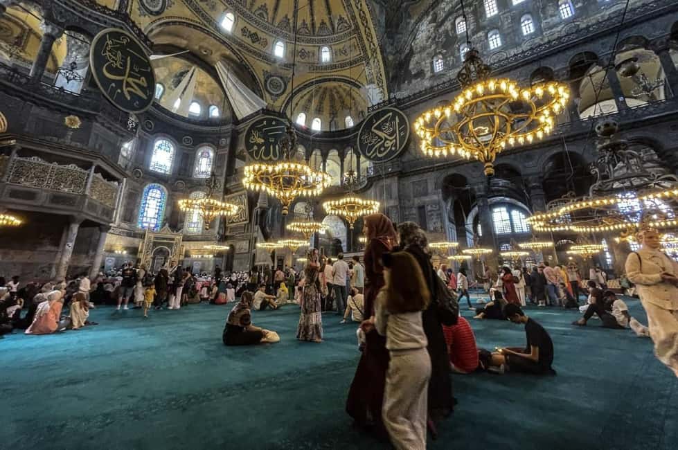 Istanbul: Old City And Bosphorus Bus Tour with Lunch - Sultan Ahmed Mosque (the Blue Mosque): close-up and short timing