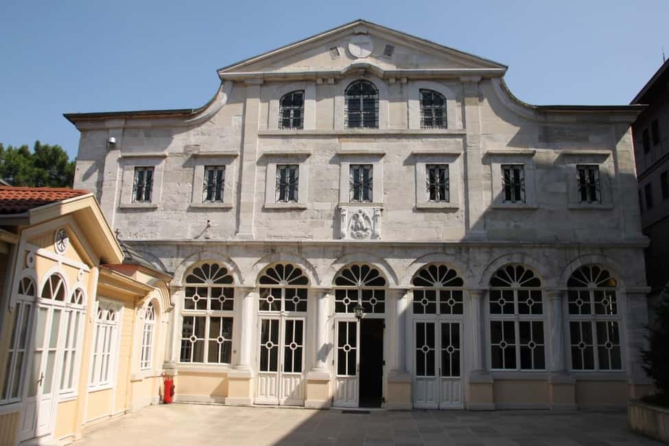 Istanbul: Old City And Bosphorus Bus Tour with Lunch - Topkapi Palace and Sultanahmet Square: worthwhile, but timing is everything