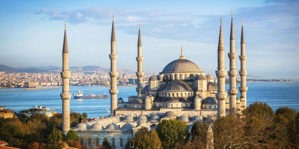 Istanbul Old City to Grand Bazaar Tour - Grand Bazaar Stroll: From World-Class Icons to Everyday Commerce