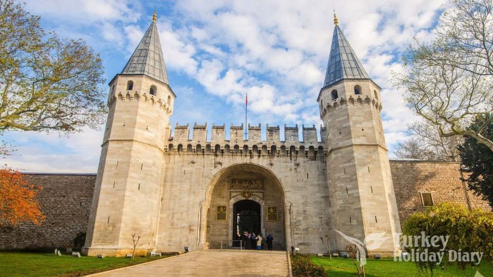 Istanbul: Old City Tour and Luxury Sunset Bosphorus Cruise - From the Old City to the Bosphorus: quick scenic stops that set the mood