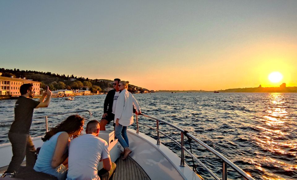 Istanbul: Old City Tour and Luxury Sunset Bosphorus Cruise - Old City Walking Route: Sultanahmet Square to the Hippodrome