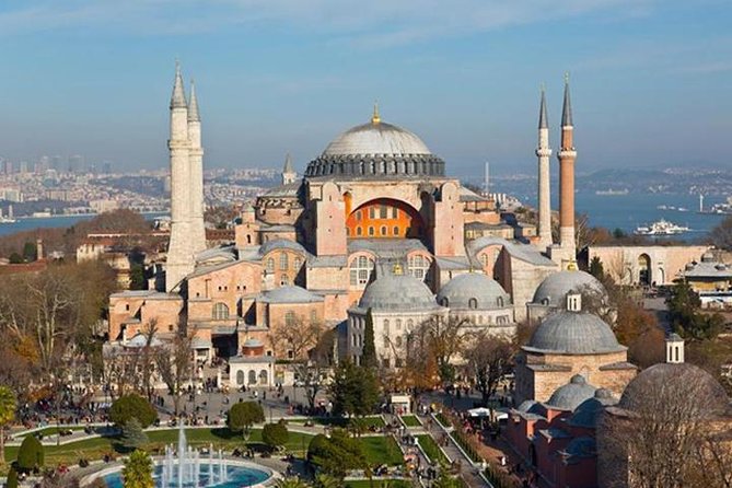 Istanbul Old City Tour Blue Mosque, Hagia Sophia,Topkapi Museum and Grand Bazzar - Key Highlights at a Glance
