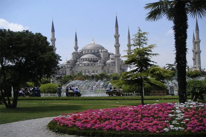 Istanbul Old City Tour Blue Mosque, Hagia Sophia,Topkapi Museum and Grand Bazzar - Blue Mosque (Sultan Ahmed Mosque): Iconic Ottoman Architecture in 30 Minutes