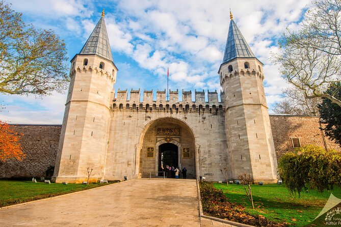 Istanbul old City Tour - Full Day - Hagia Sophia Grand Mosque area: the dome moment plus the €25 choice