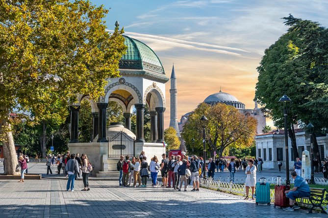 Istanbul: Old Town, Blue Mosque, Hippodrome & Hagia Sophia - Group pace, crowd noise, and staying in control