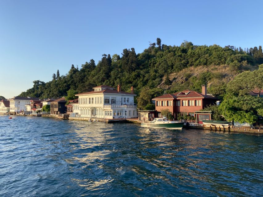 Istanbul: Old Town Highlights Tour & Bosphorus Cruise - Lunch in the Middle: Fuel for the Afternoon Run