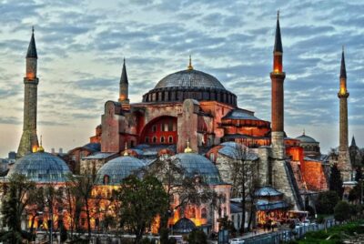 Istanbul: Old Town Tour and Bosphorus Lunch Cruise - Sultanahmet’s core sights: Hippodrome, Blue Mosque, and Hagia Sophia