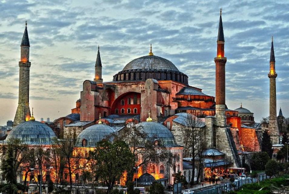 Istanbul: Old Town Tour and Bosphorus Lunch Cruise - Sultanahmet’s core sights: Hippodrome, Blue Mosque, and Hagia Sophia
