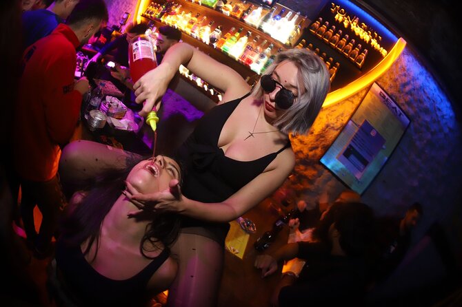 Istanbul Party Pub Crawl with Party Bus in Sultanahmet and Taksim - A 7-hour night plan from Sultanahmet to Taksim Square