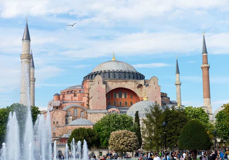 Istanbul Port: City Sights Tour for Cruise Ship Passengers - Blue Mosque inside the dome: Ottoman style that still hits