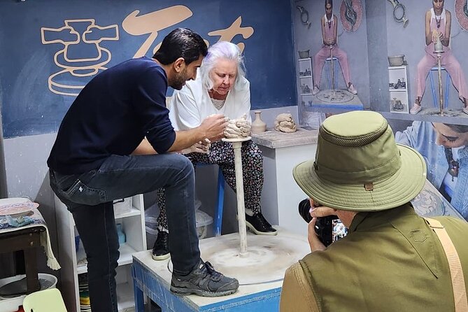 Istanbul Pottery Workshop Class - Finding the TESTI Quartzprof Dr meeting point in Fatih