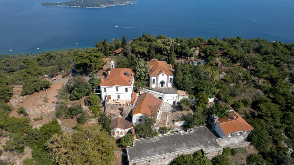 Istanbul: Princes Islands Walking Full-Day Tour - Arriving on Büyükada: car-free calm and Ottoman-era atmosphere